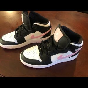 Air Jordan 1 - Mid Arctic Pink